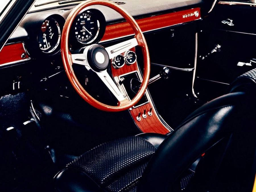 Интерьер Alfa Romeo 1750 GT Veloce (105) 1967 года  (фото 5 из 7)